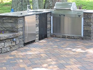 Outdoor Kitchens & Grills